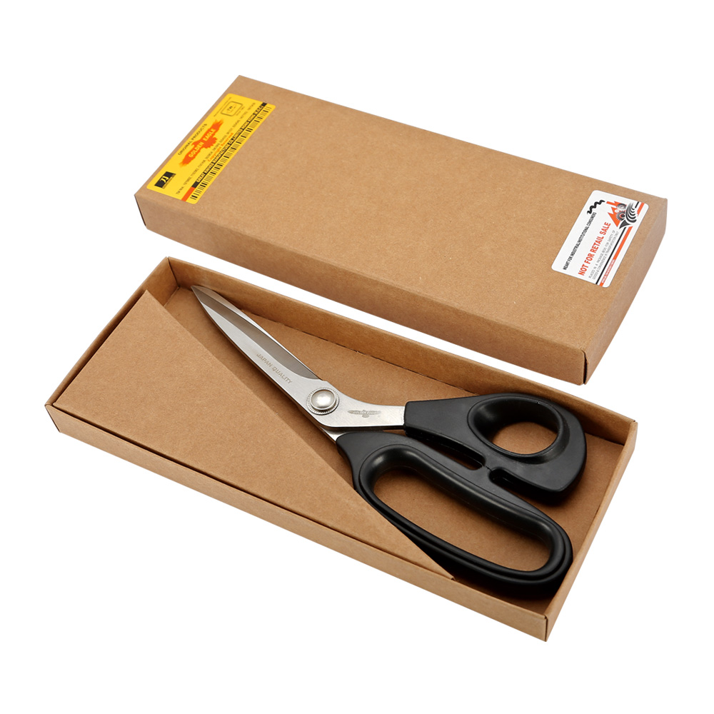 Lightweight clothing shears